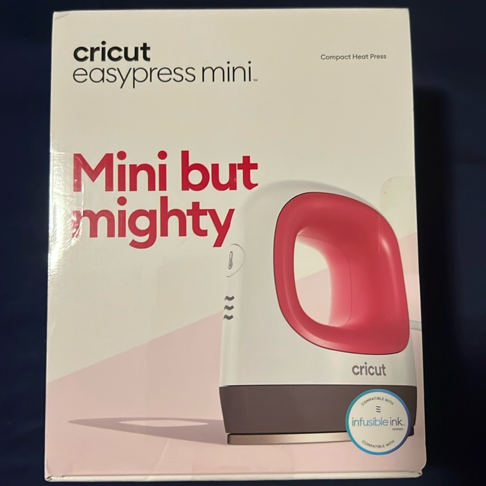 Cricut Easy Press Mini in Raspberry